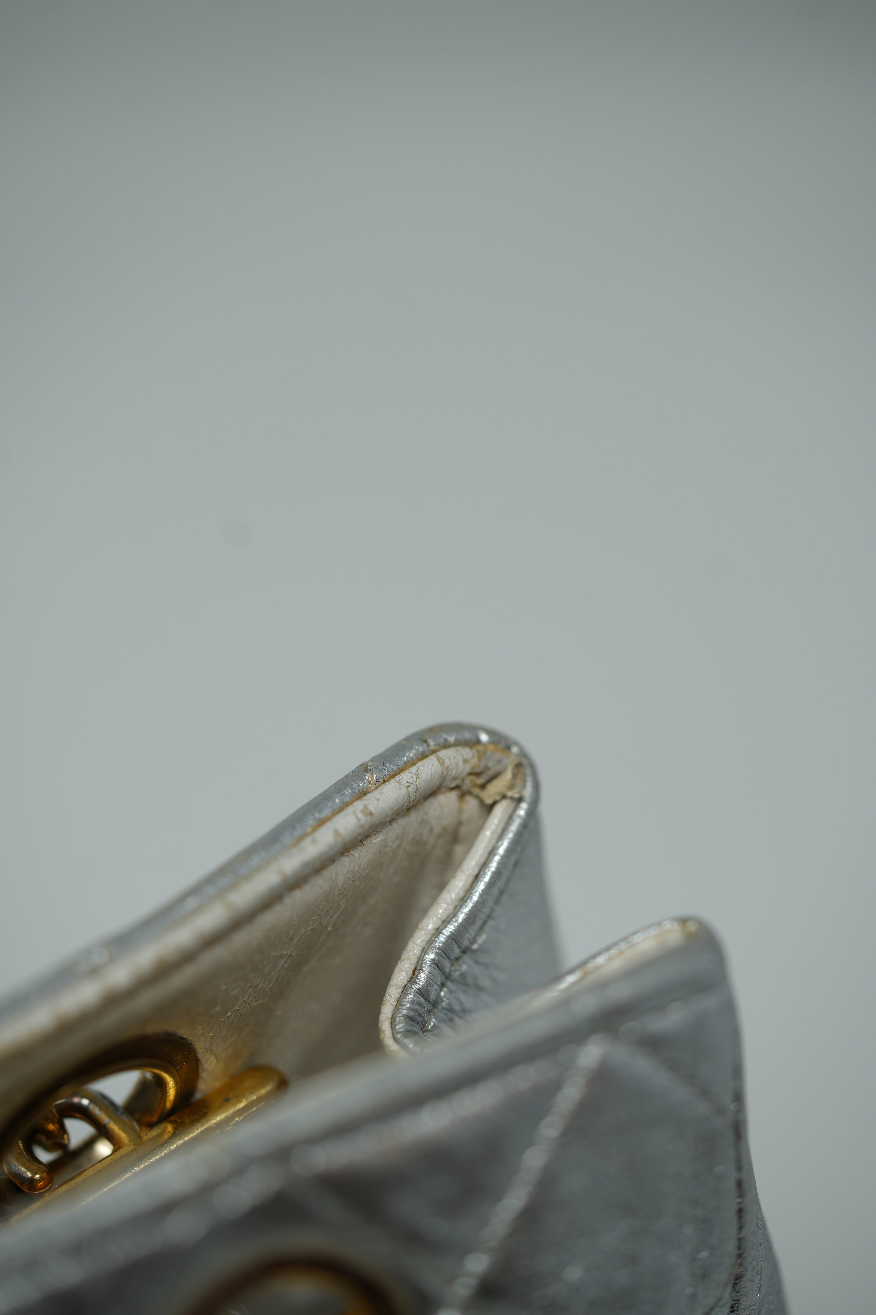 Pre-Owned Chanel 1986–1988 Silver Lambskin Quilted Shoulder Bag