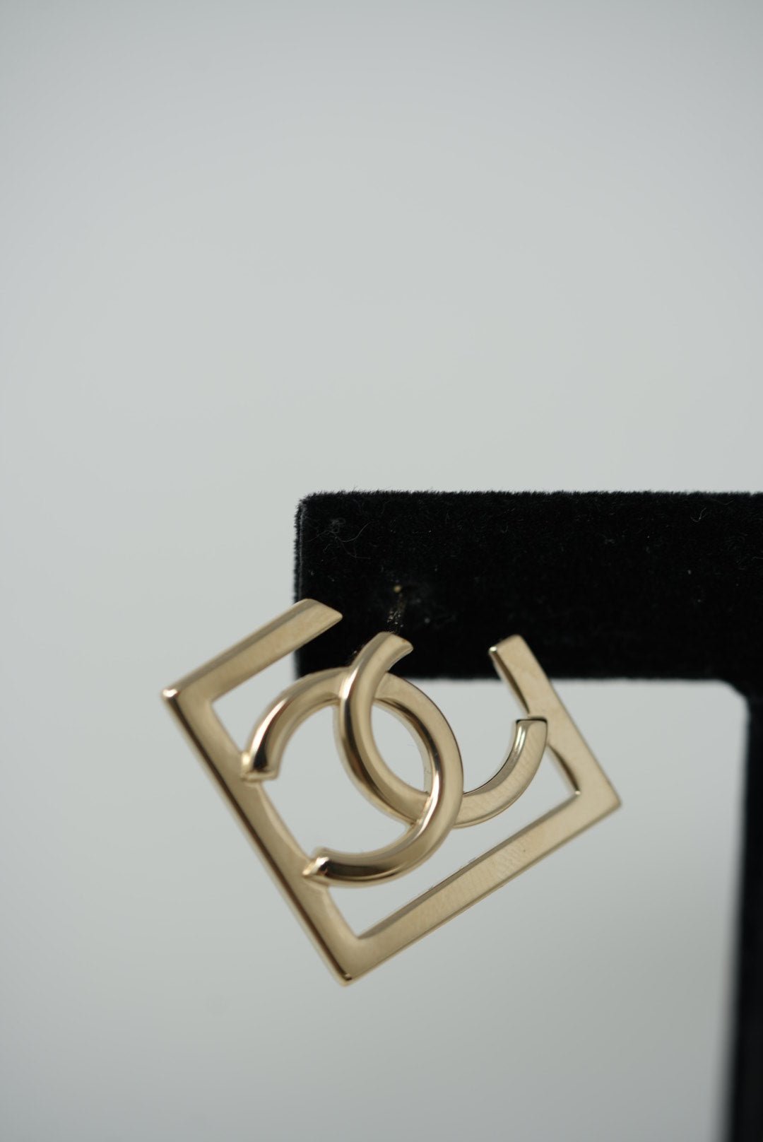 Pre-Owned Chanel 24C Square CC Earrings