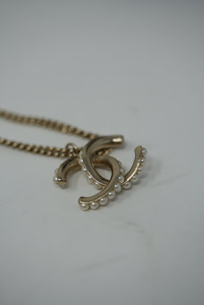 Pre-Owned Chanel 2013 Faux Pearl CC Logo Long Necklace