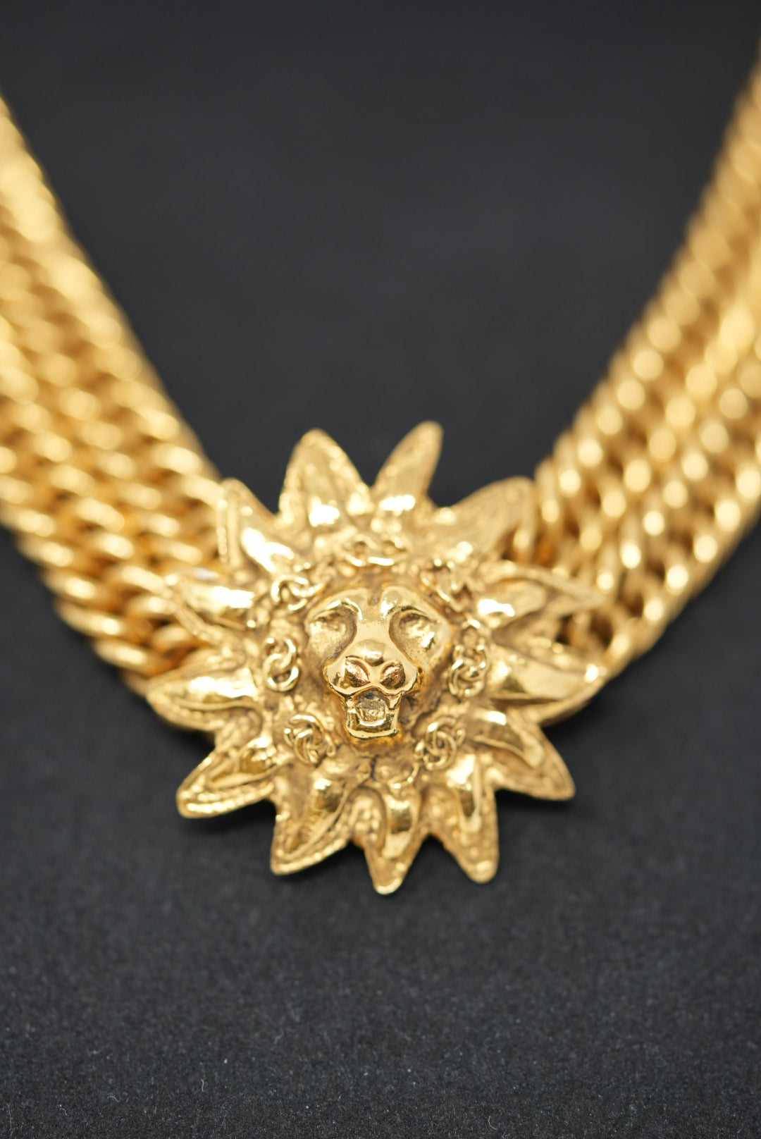 Pre-Owned Chanel 90's Gold-Tone Lion Double Chain Choker