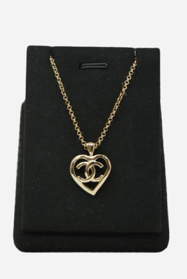 Pre-Owned Chanel 22P Heart CC Logo Necklace