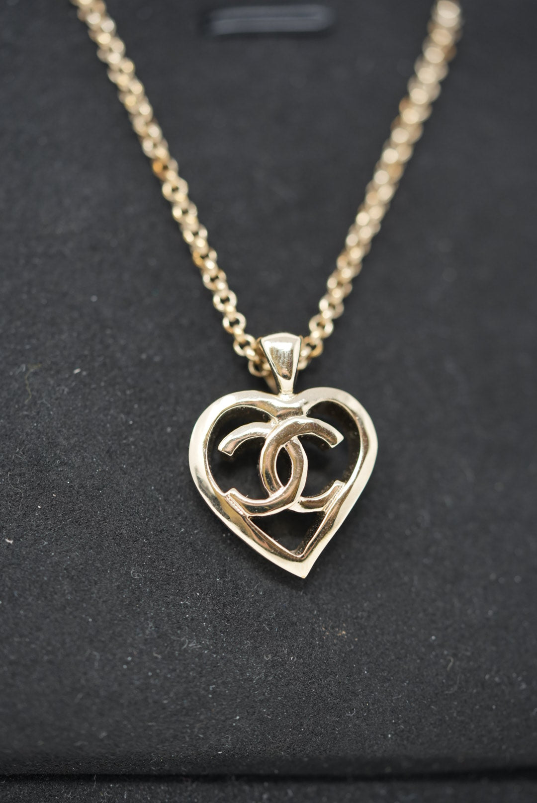 Pre-Owned Chanel 22P Heart CC Logo Necklace