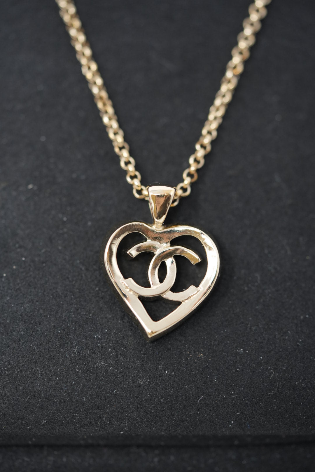 Pre-Owned Chanel 22P Heart CC Logo Necklace