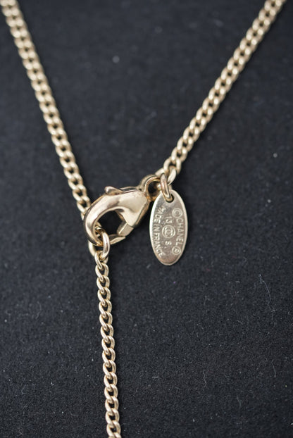 Pre-Owned Chanel 2013 Pink Faux Pearl CC Logo Necklace