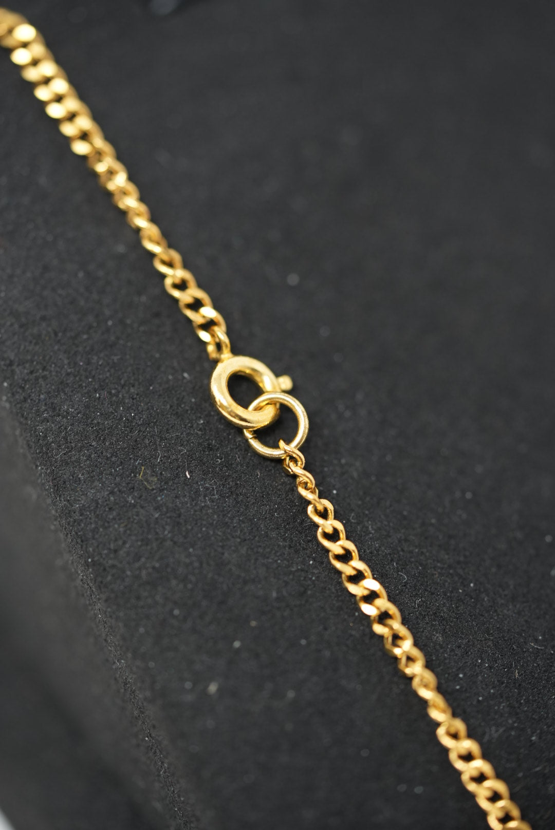 Pre-Owned Chanel 2001 Button CC Logo Necklace