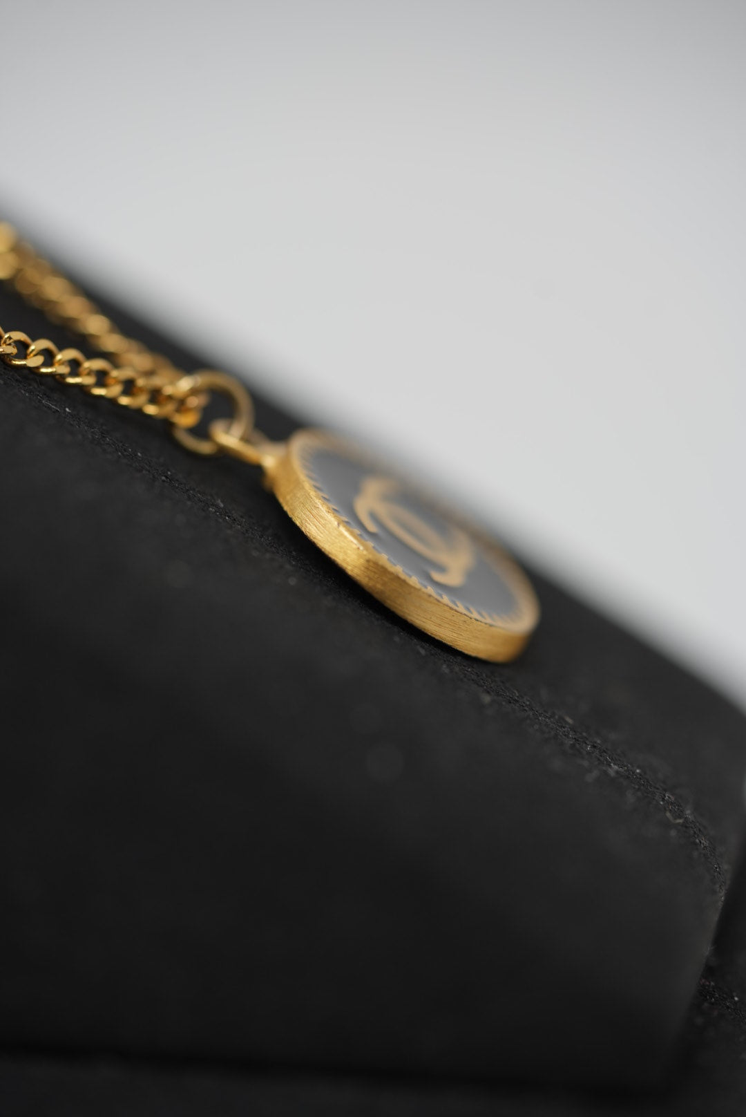 Pre-Owned Chanel 2001 Button CC Logo Necklace