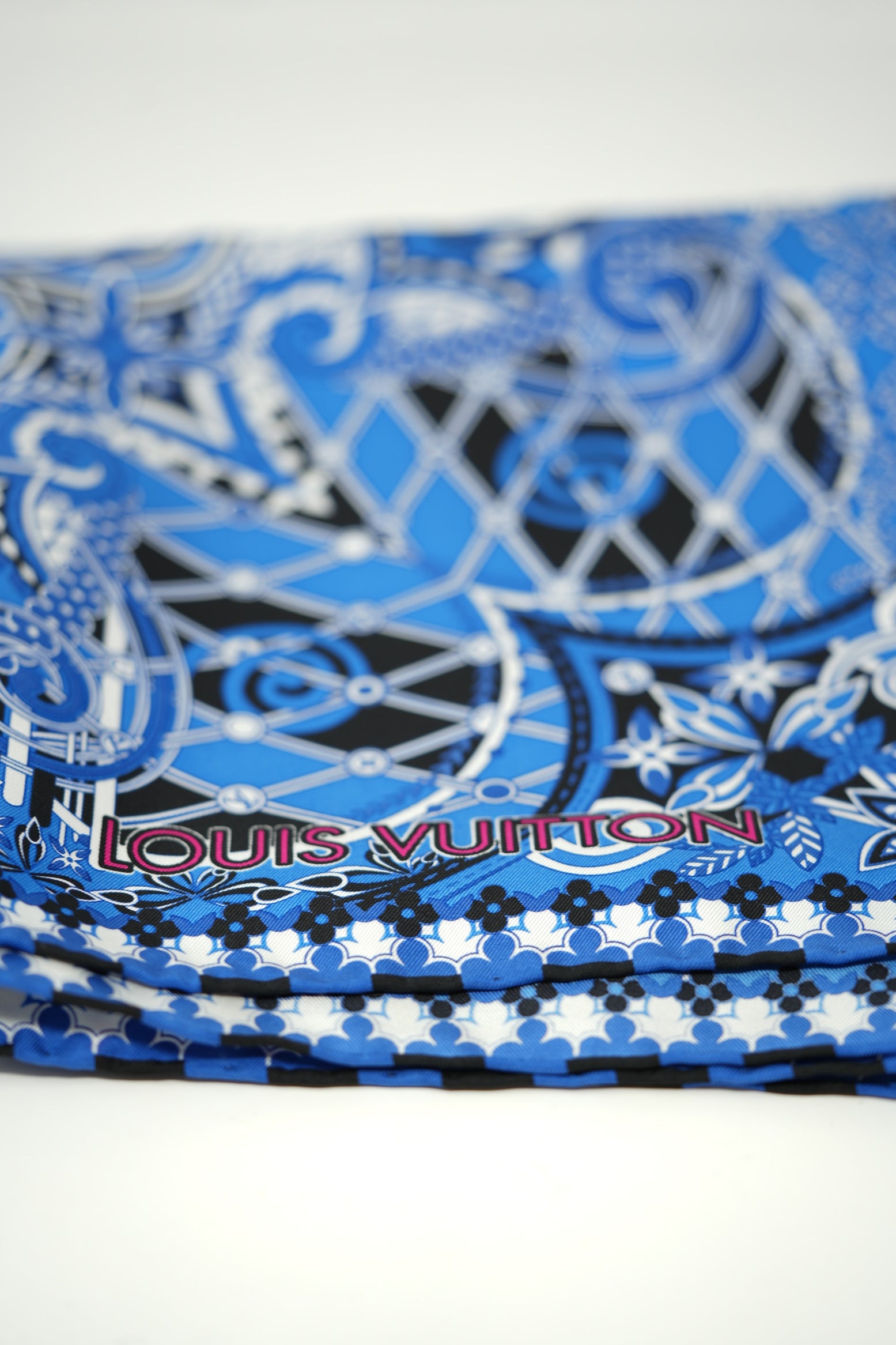 Louis Vuitton Silk Scarf 90 NW