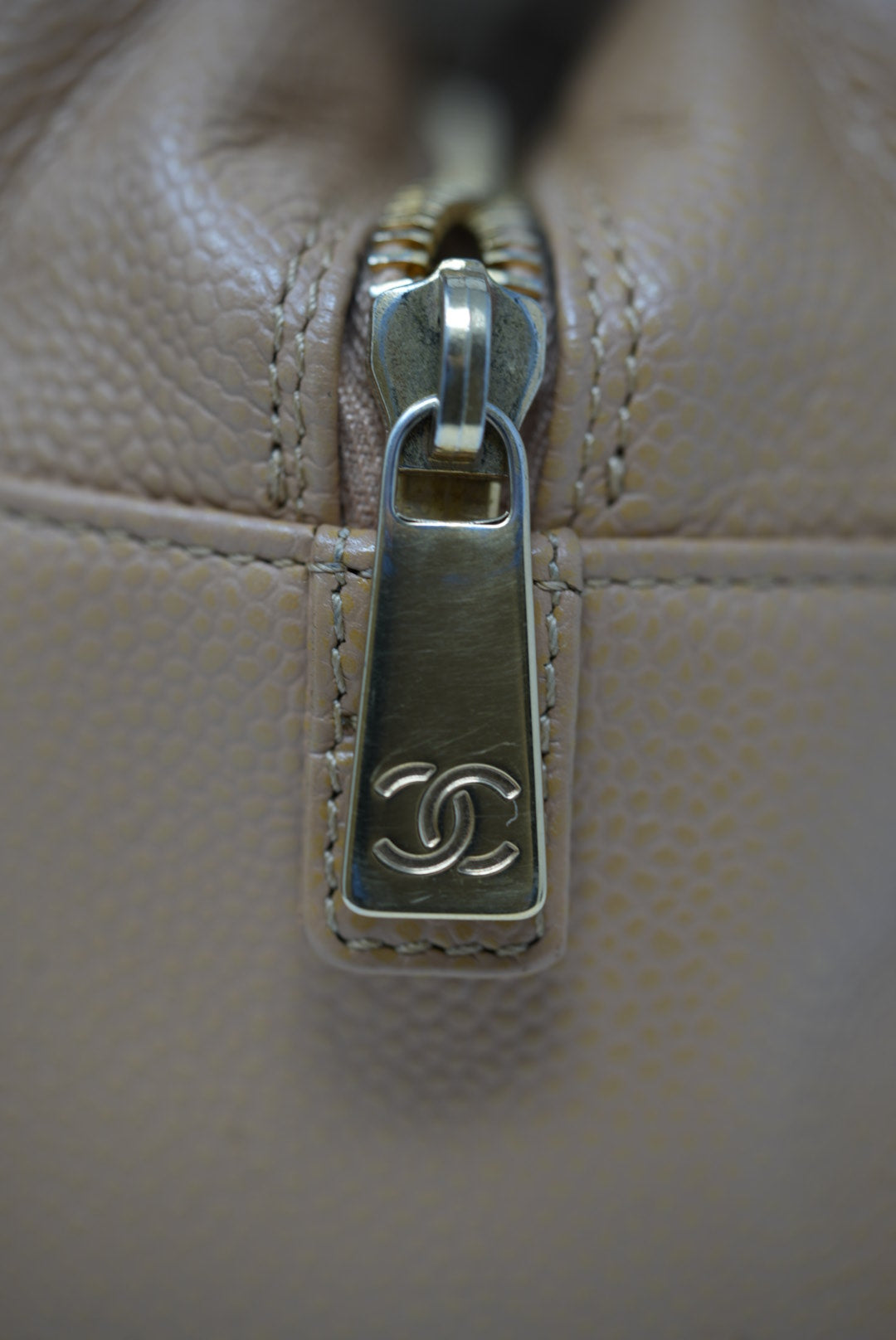 Pre-Owned Chanel Caviar Petit Timeless Tote Bag