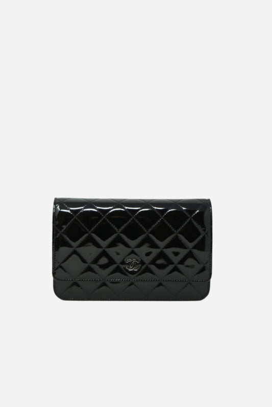 Pre-Owned Chanel Patent Wallet on Chain