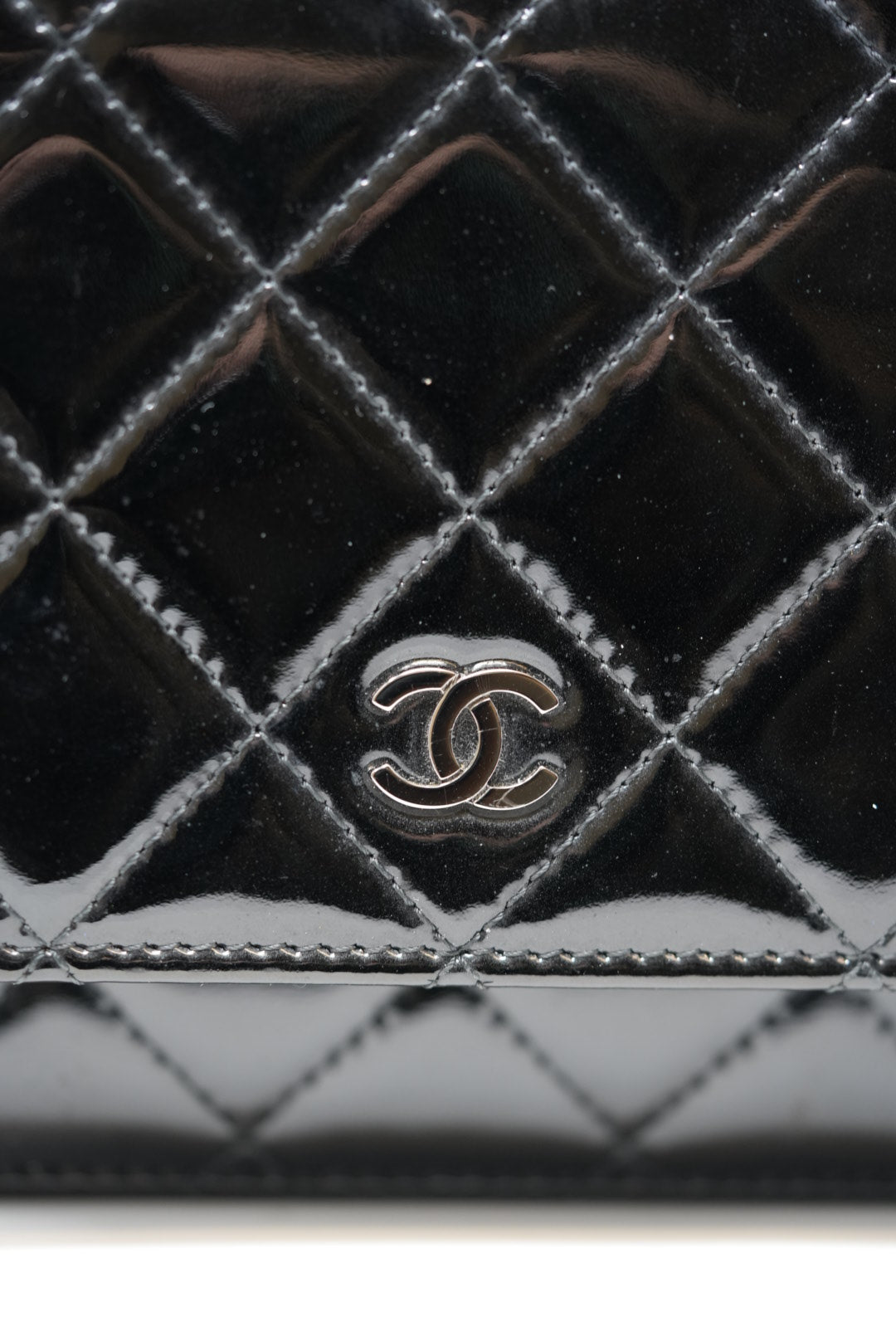 Pre-Owned Chanel Patent Wallet on Chain