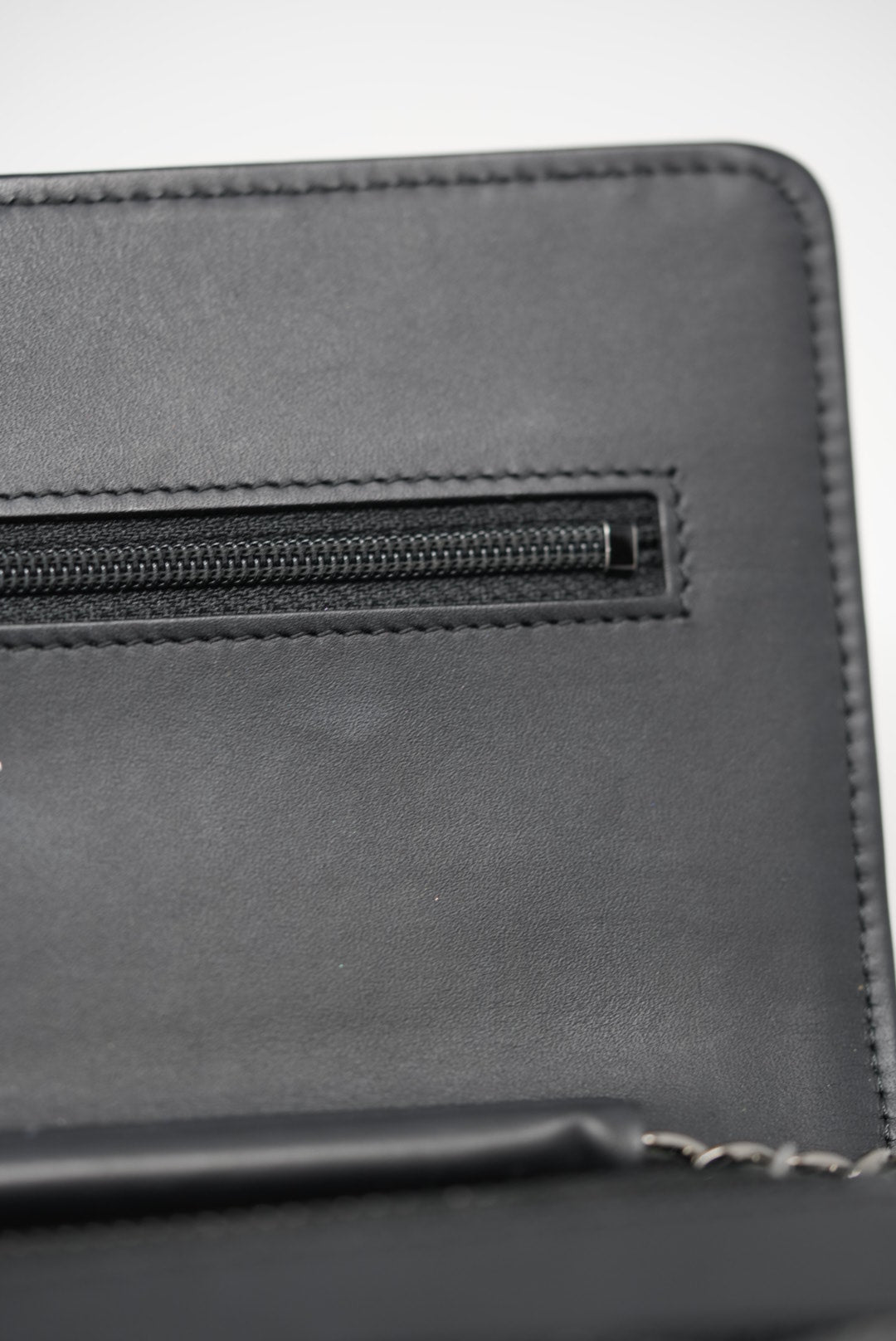 Pre-Owned Chanel Patent Wallet on Chain