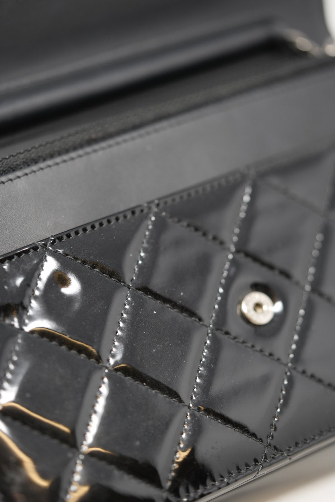 Pre-Owned Chanel Patent Wallet on Chain