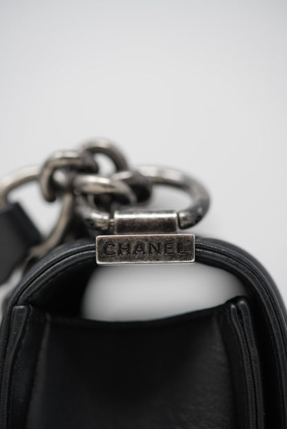 Pre-Owned Chanel 2013-2014 Black Boy Flap Bag Lambskin Refurbished
