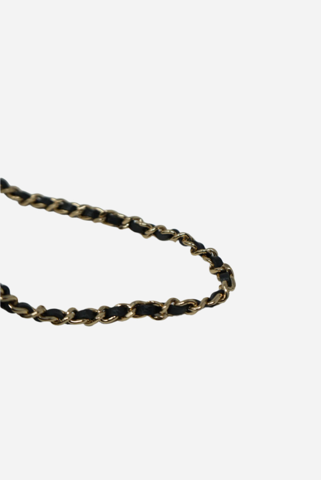 Pre-Owned Chanel Caviar Round Clutch w/Chain