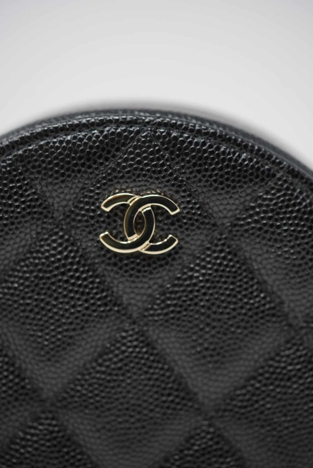 Pre-Owned Chanel Black Caviar Round Clutch With Chain