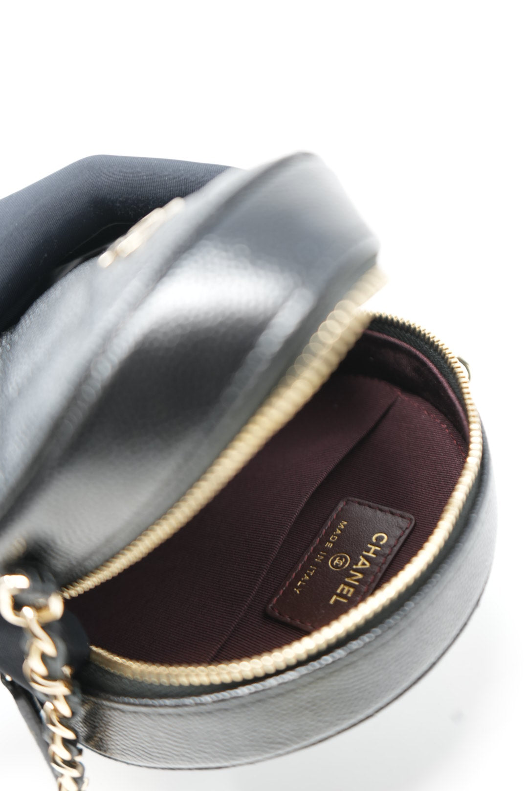 Pre-Owned Chanel Caviar Round Clutch w/Chain