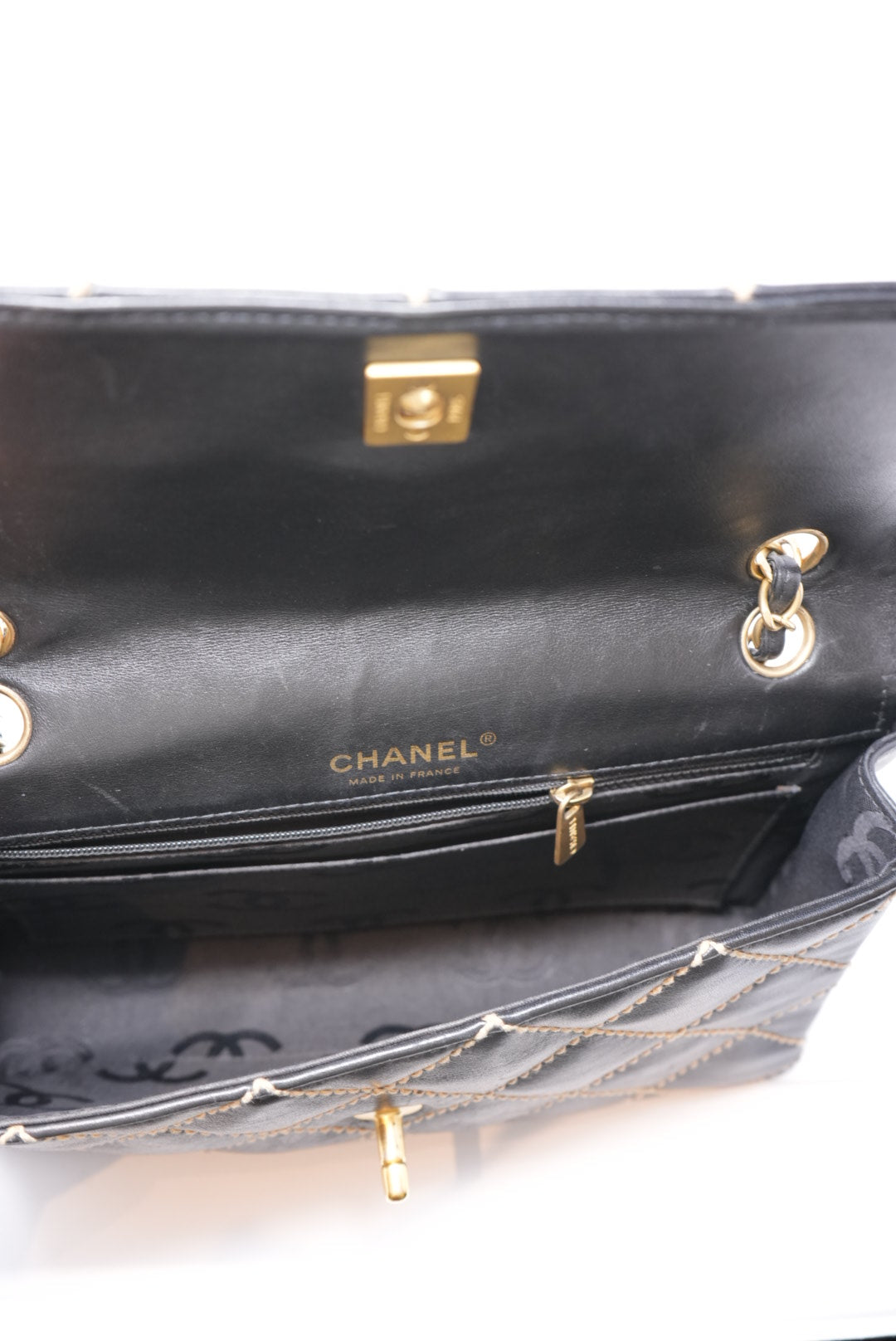 Pre-Owned CHANEL Wild Stitch Shoulder Bag Black 2003-2004