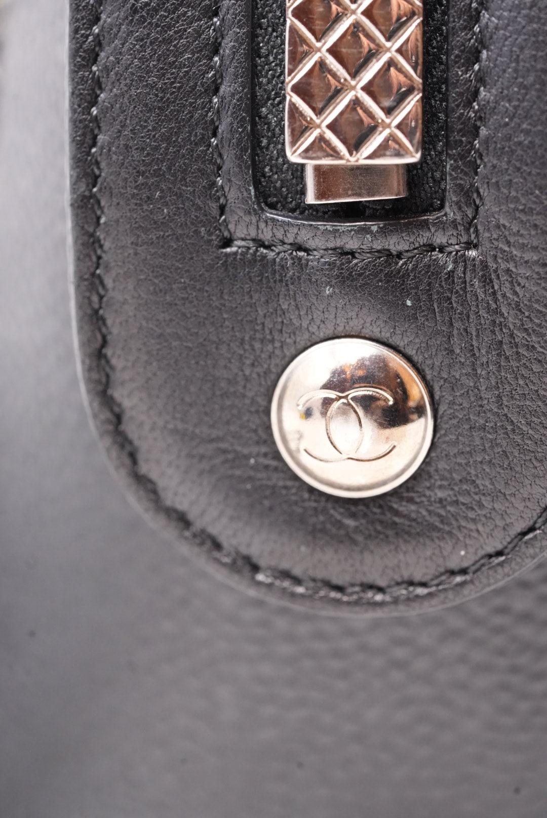 Pre-Owned Chanel Flap Bag Lambskin/ Calfskin
