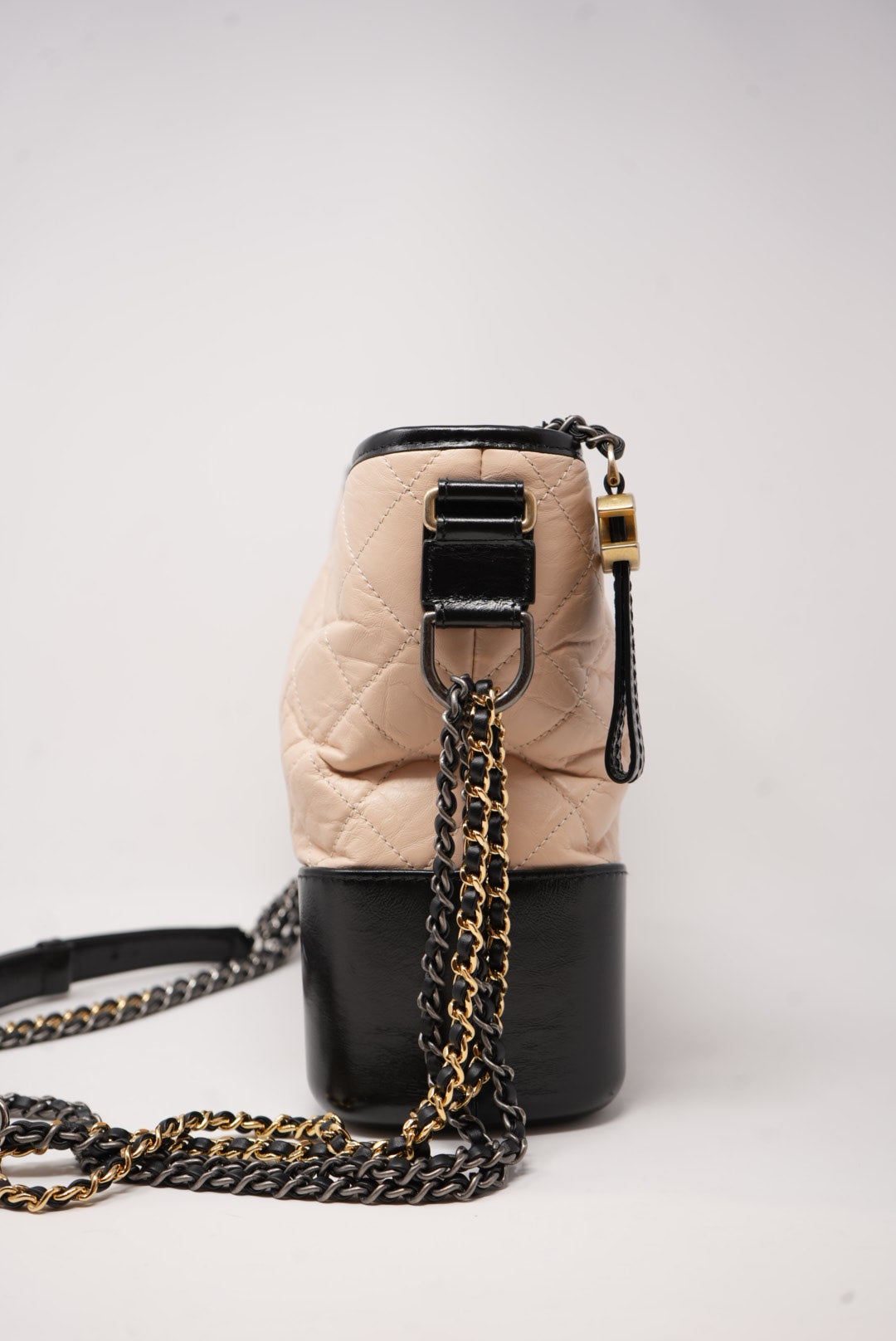 Pre-Owned Chanel 2018-2019 Gabrielle Hobo Medium Beige/Black