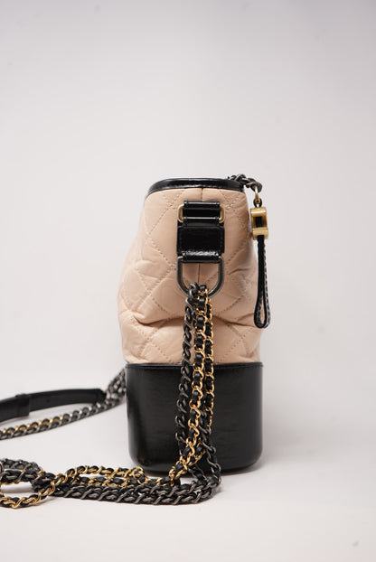 Pre-Owned Chanel 2018-2019 Gabrielle Hobo Medium Beige/Black