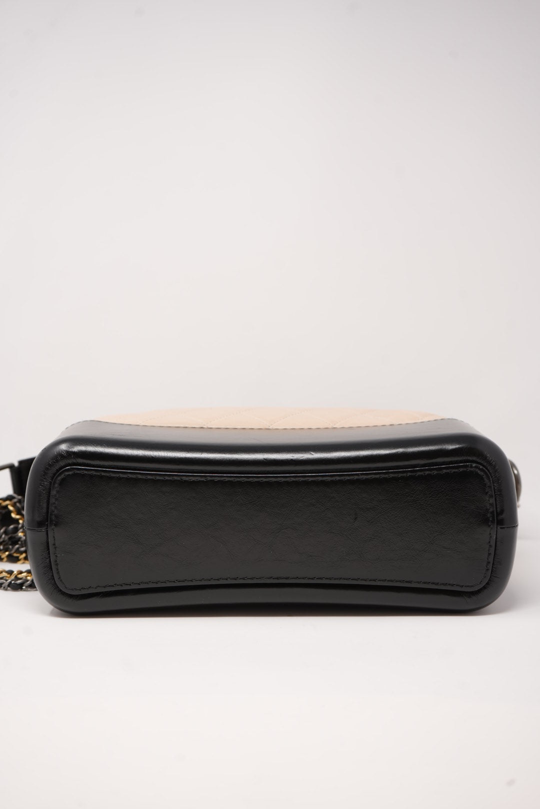 Pre-Owned Chanel 2018-2019 Gabrielle Hobo Medium Beige/Black