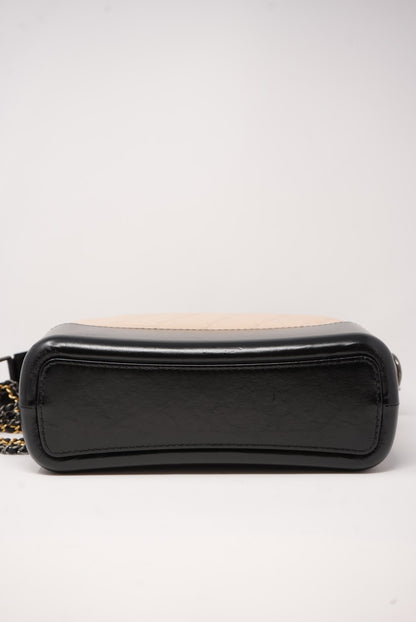 Pre-Owned Chanel 2018-2019 Gabrielle Hobo Medium Beige/Black
