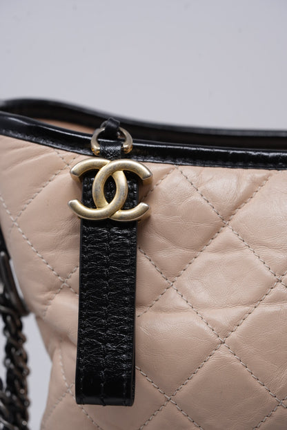 Pre-Owned Chanel 2018-2019 Gabrielle Hobo Medium Beige/Black