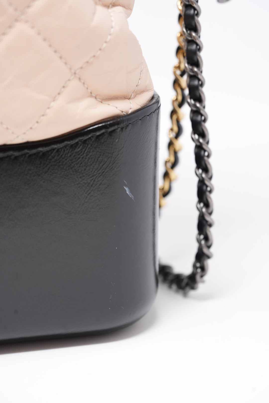Pre-Owned Chanel 2018-2019 Gabrielle Hobo Medium Beige/Black