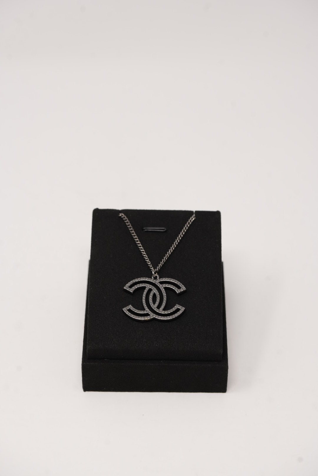 Pre-Owned Chanel Rhinestone CC Necklace 2014