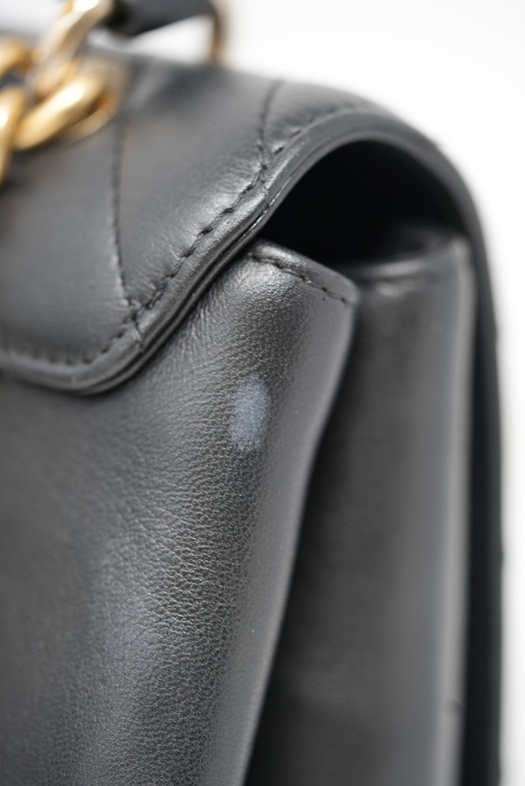 Pre-Owned Chanel Chevron Top Handle Lambskin