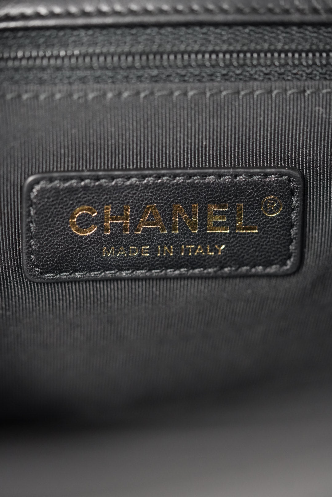 Pre-Owned Chanel Chevron Top Handle Lambskin