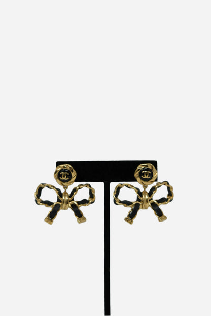 Pre-Owned Chanel Metal/Leather Bow tie Earrings 2022
