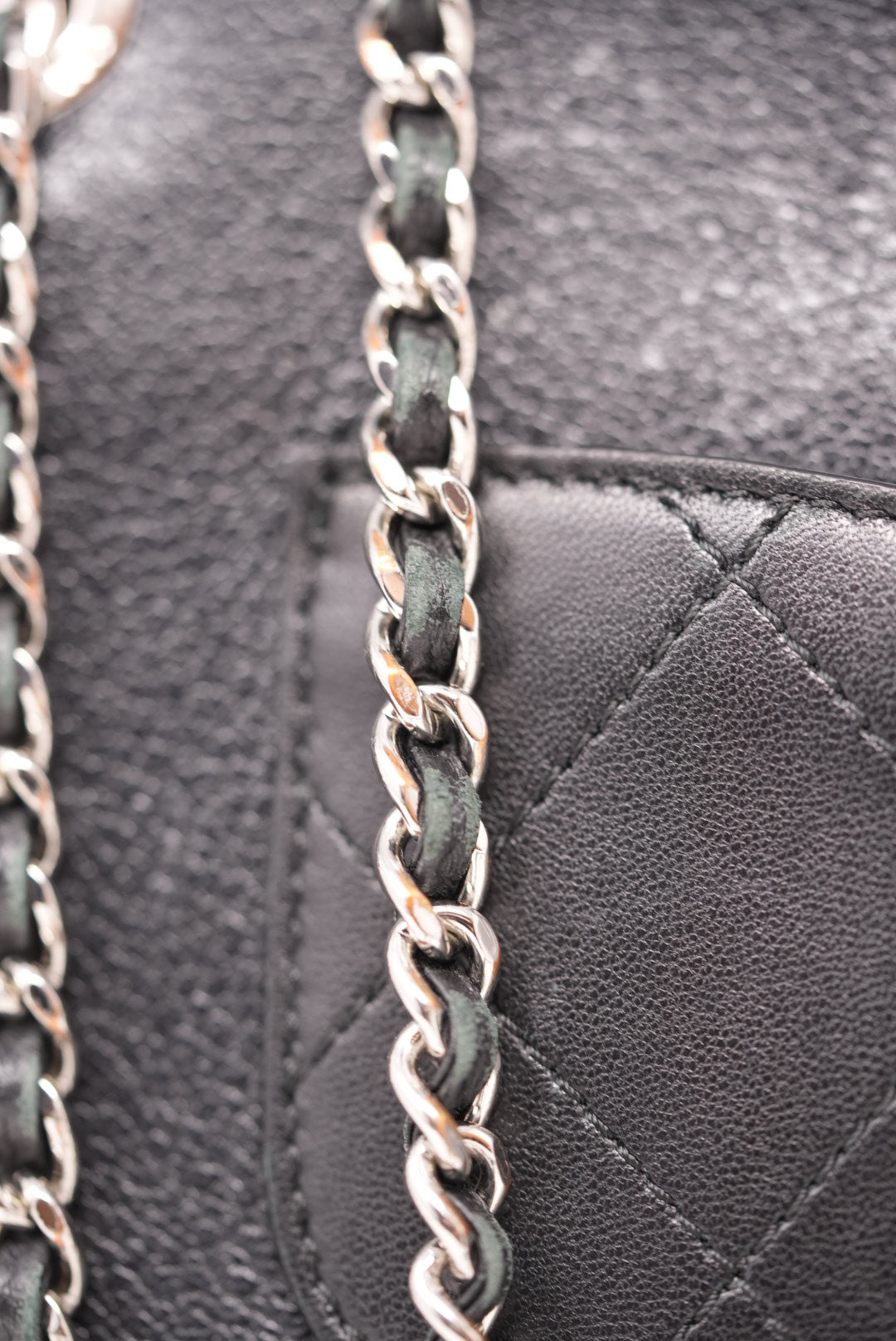 Pre-Owned Chanel Flap Bag Lambskin/ Calfskin