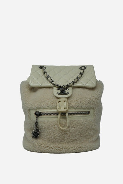 Pre-Owned Chanel 2015–2016 White Shearling/Calf Salzburg Backpack