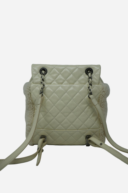 Pre-Owned Chanel 2015–2016 White Shearling/Calf Salzburg Backpack
