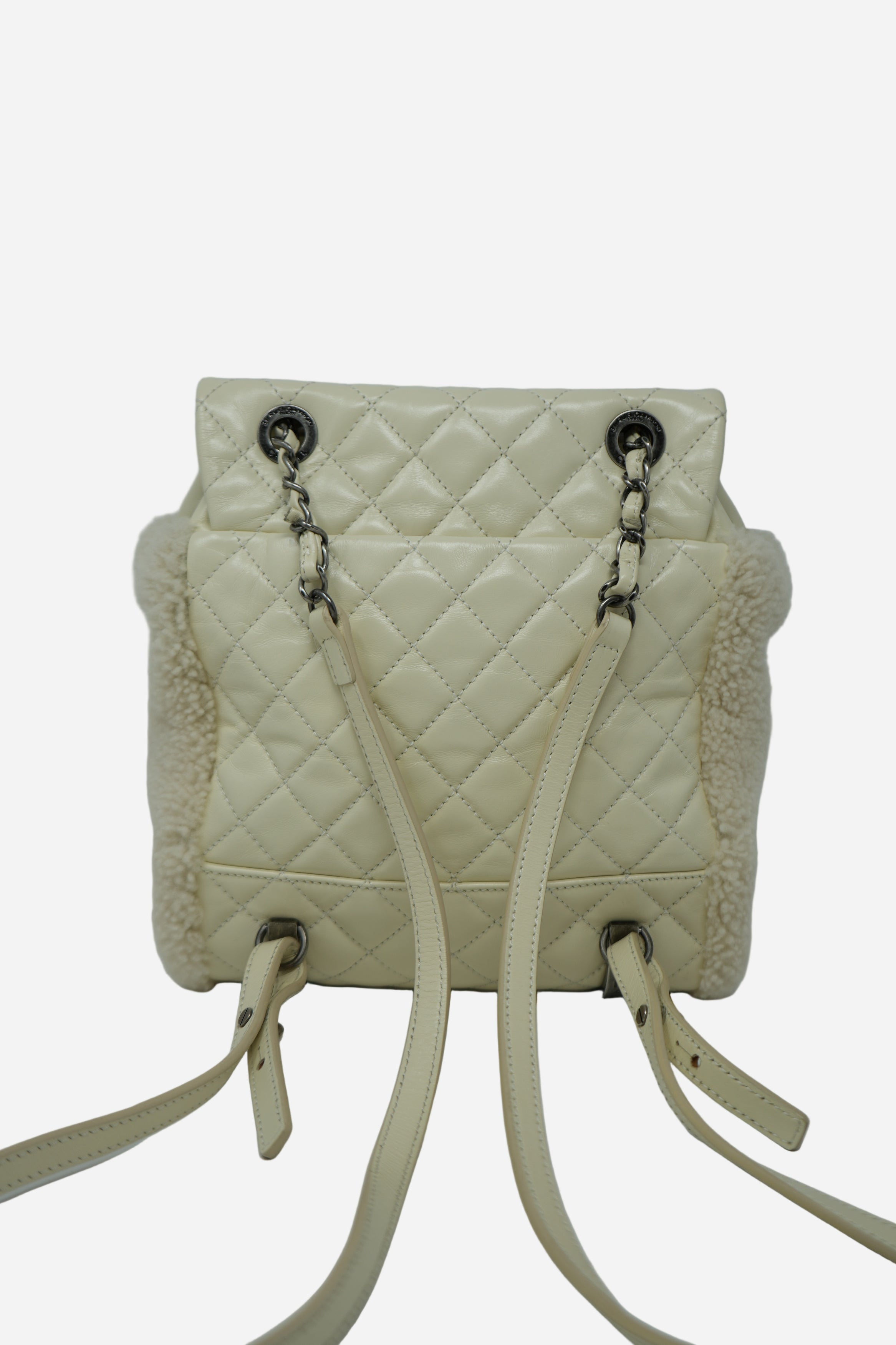Pre-Owned Chanel 2015–2016 White Shearling/Calf Salzburg Backpack