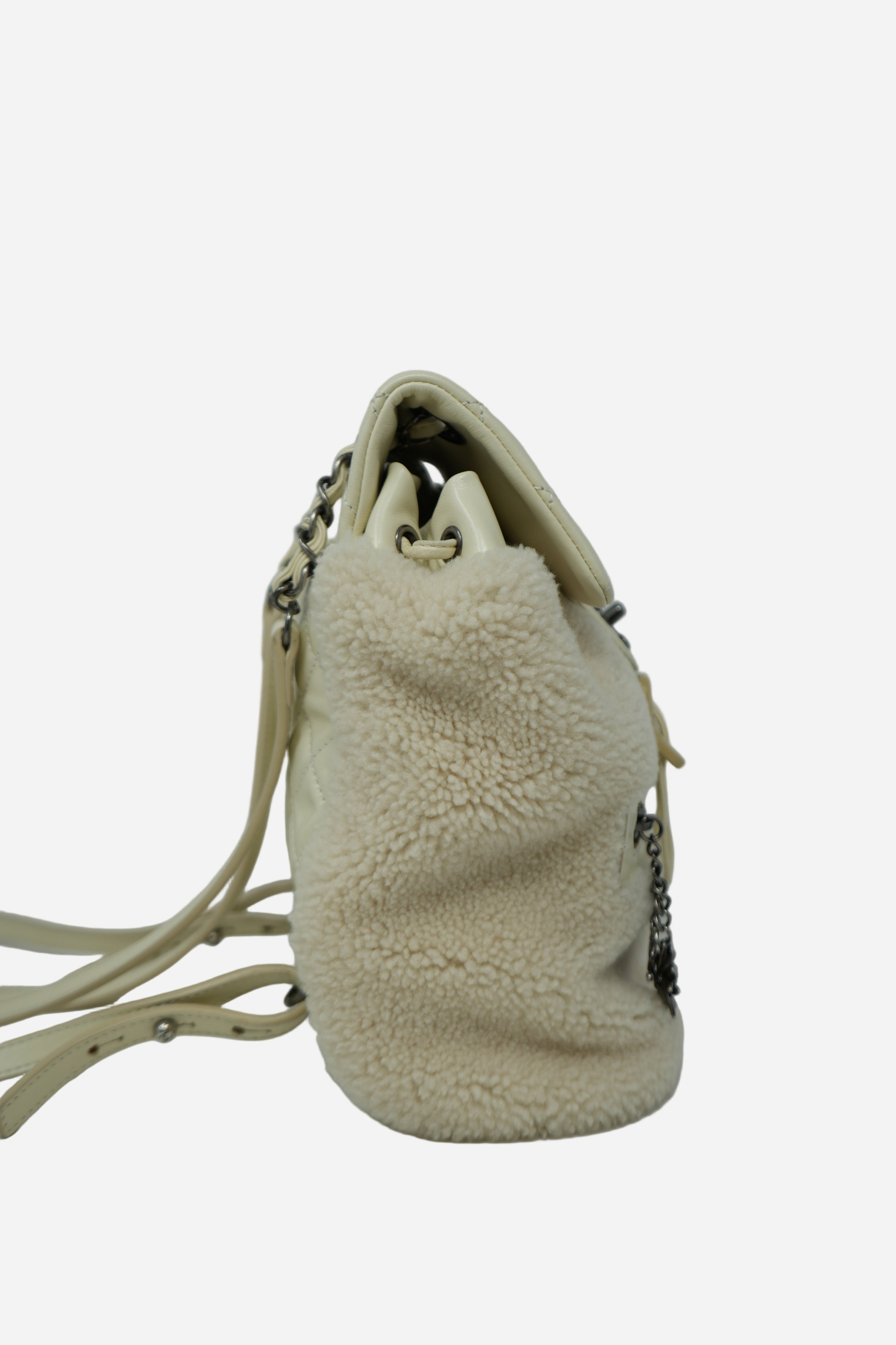 Pre-Owned Chanel 2015–2016 White Shearling/Calf Salzburg Backpack
