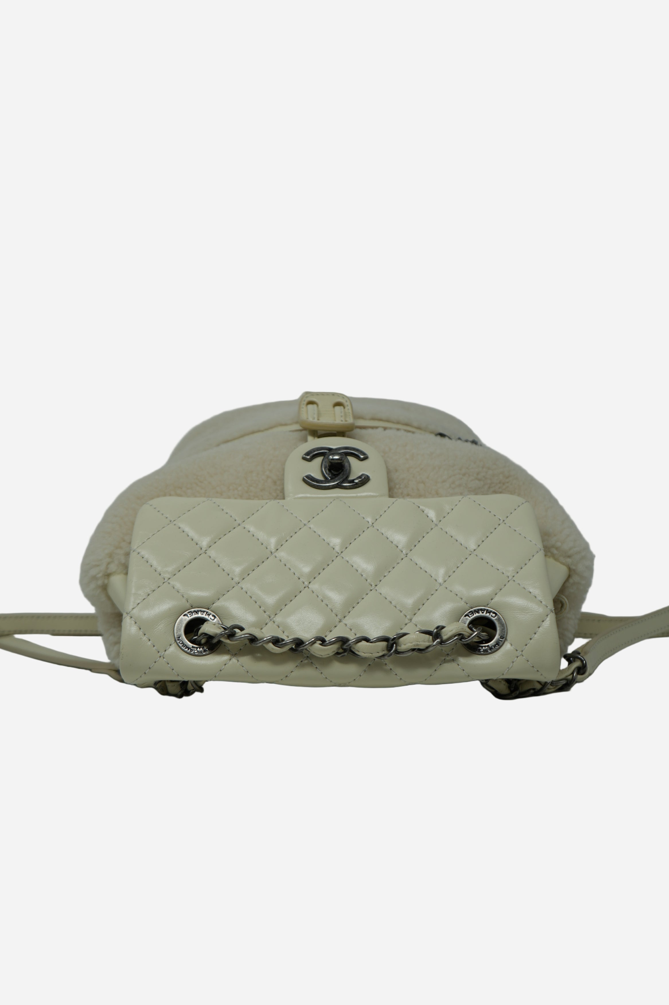 Pre-Owned Chanel 2015–2016 White Shearling/Calf Salzburg Backpack