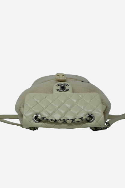 Pre-Owned Chanel 2015–2016 White Shearling/Calf Salzburg Backpack