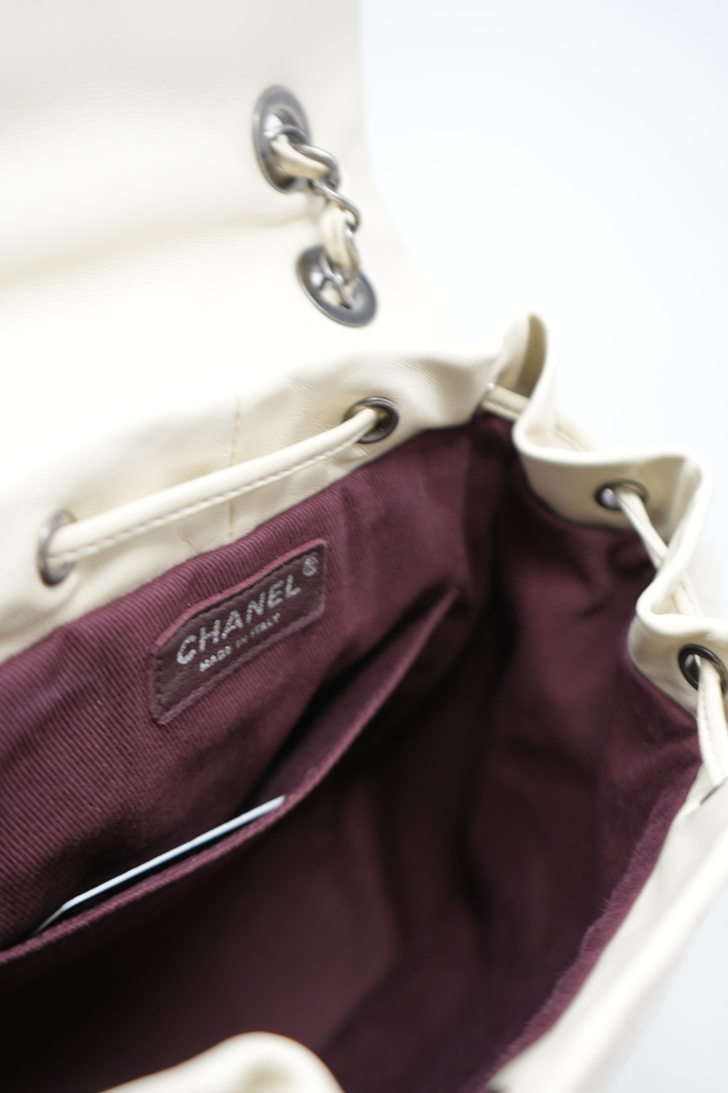 Pre-Owned Chanel 2015–2016 White Shearling/Calf Salzburg Backpack