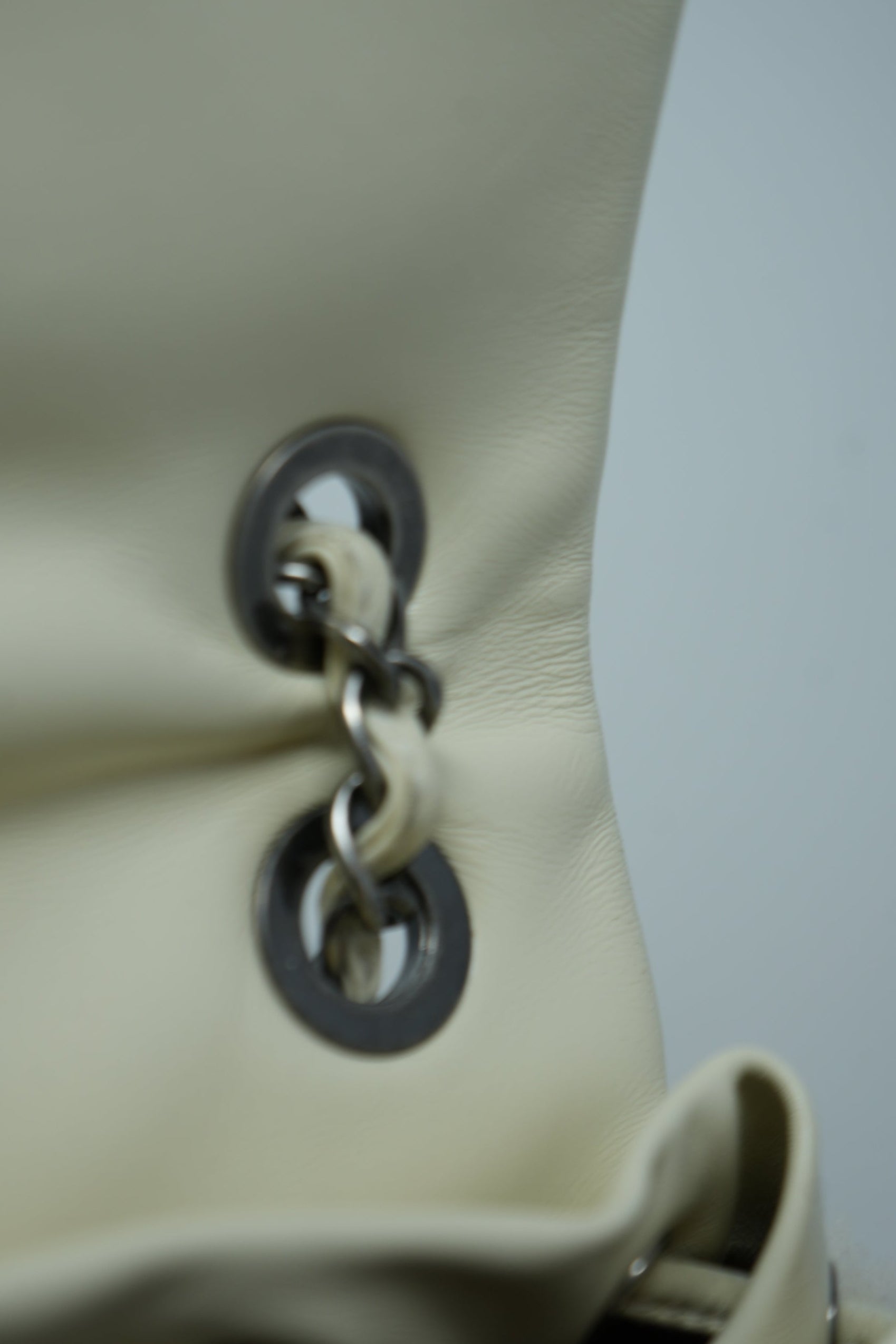 Pre-Owned Chanel 2015–2016 White Shearling/Calf Salzburg Backpack