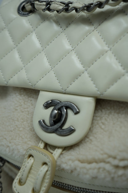 Pre-Owned Chanel 2015–2016 White Shearling/Calf Salzburg Backpack