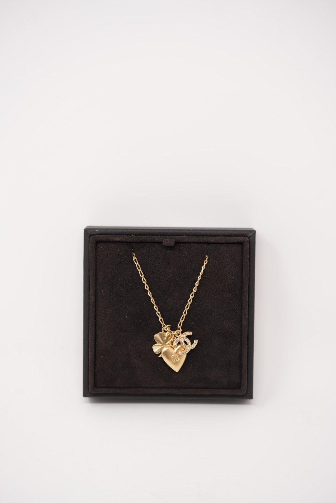 Pre-Owned Chanel 2002 Heart CC Necklace