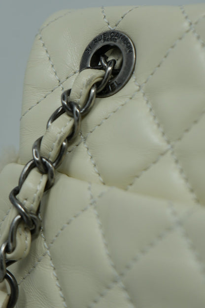 Pre-Owned Chanel 2015–2016 White Shearling/Calf Salzburg Backpack