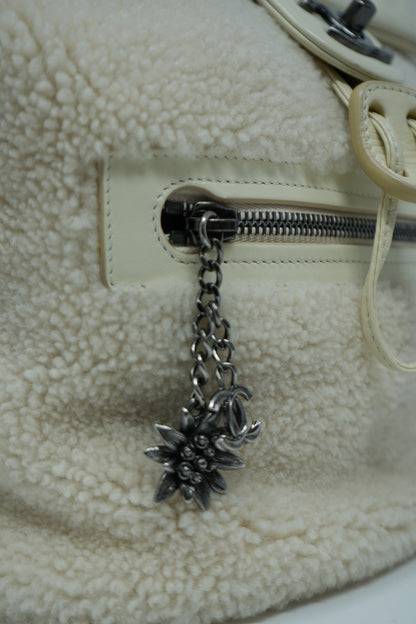 Pre-Owned Chanel 2015–2016 White Shearling/Calf Salzburg Backpack