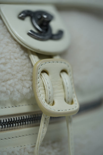 Pre-Owned Chanel 2015–2016 White Shearling/Calf Salzburg Backpack