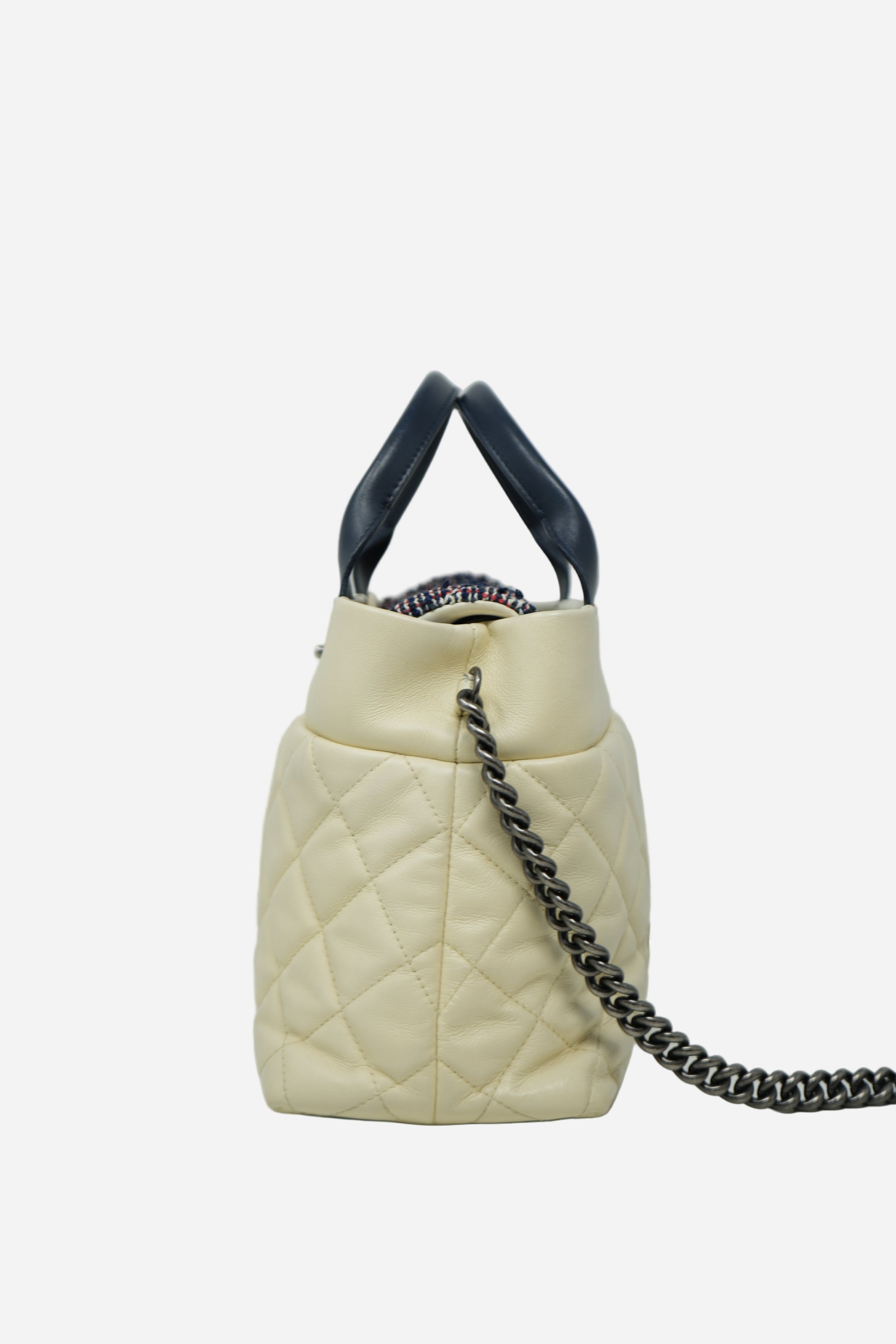 Pre-Owned Chanel 2016–2017 White Calfskin/Tweed Portobello Small Tote Bag