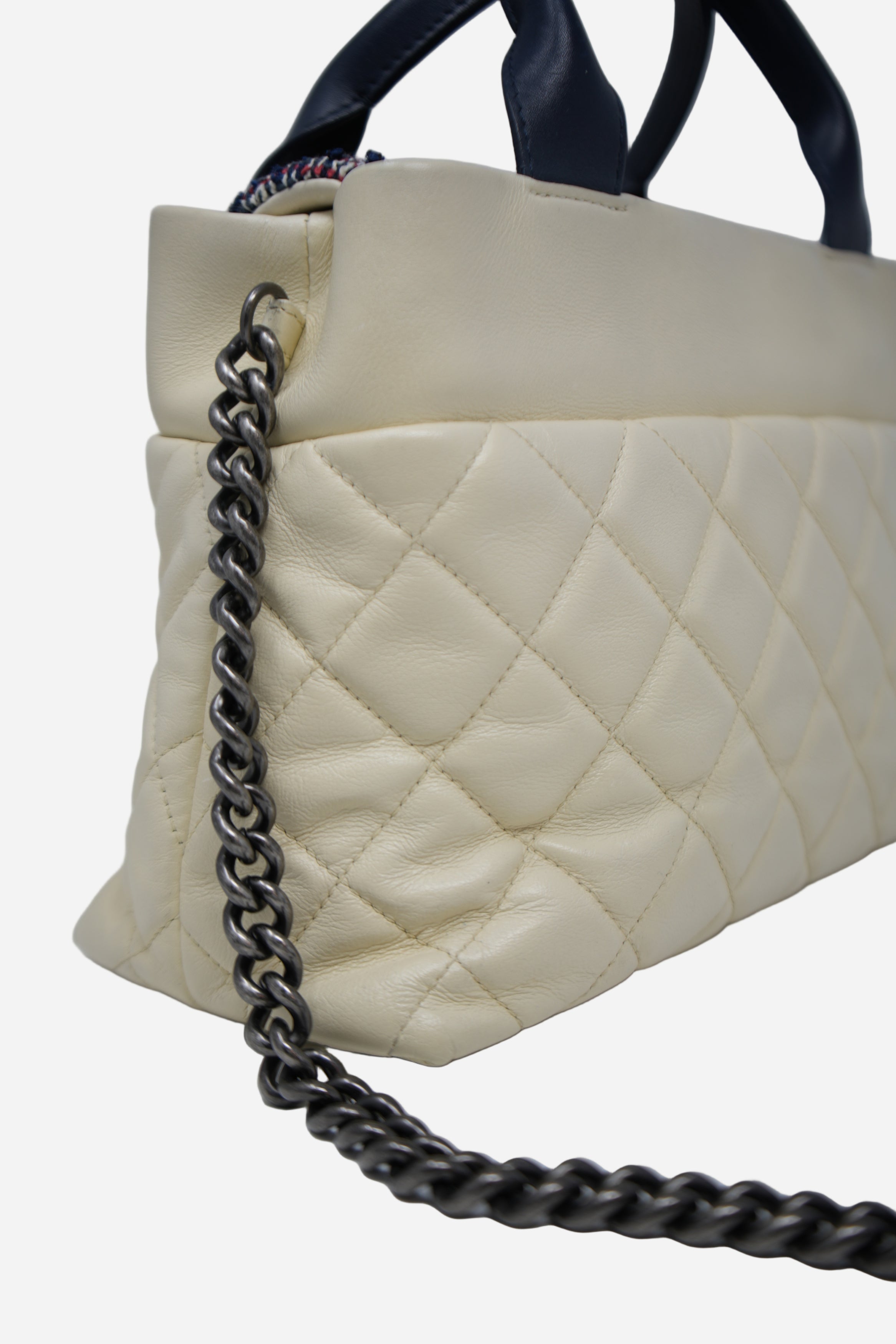 Pre-Owned Chanel 2016–2017 White Calfskin/Tweed Portobello Small Tote Bag