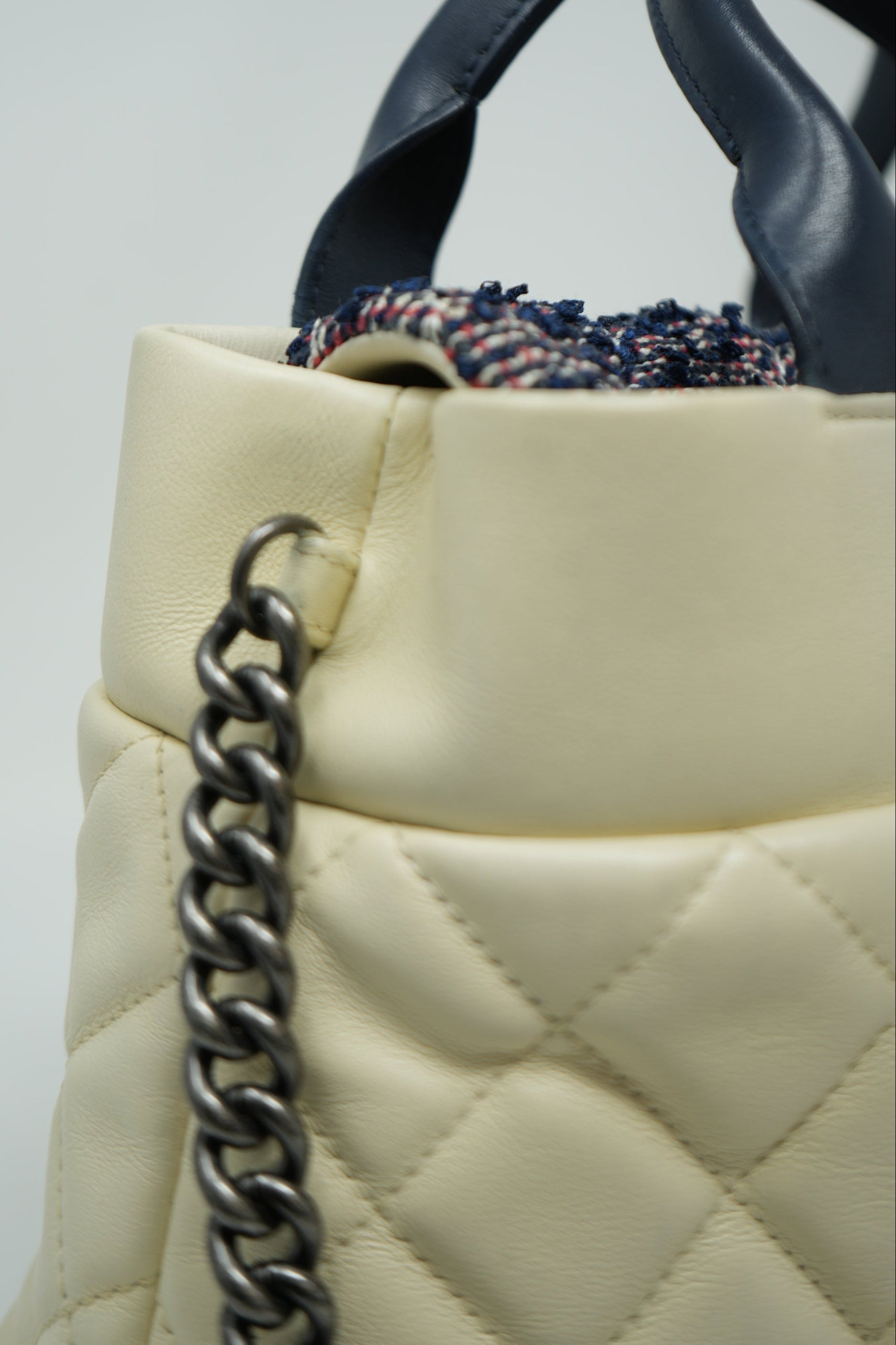 Pre-Owned Chanel 2016–2017 White Calfskin/Tweed Portobello Small Tote Bag