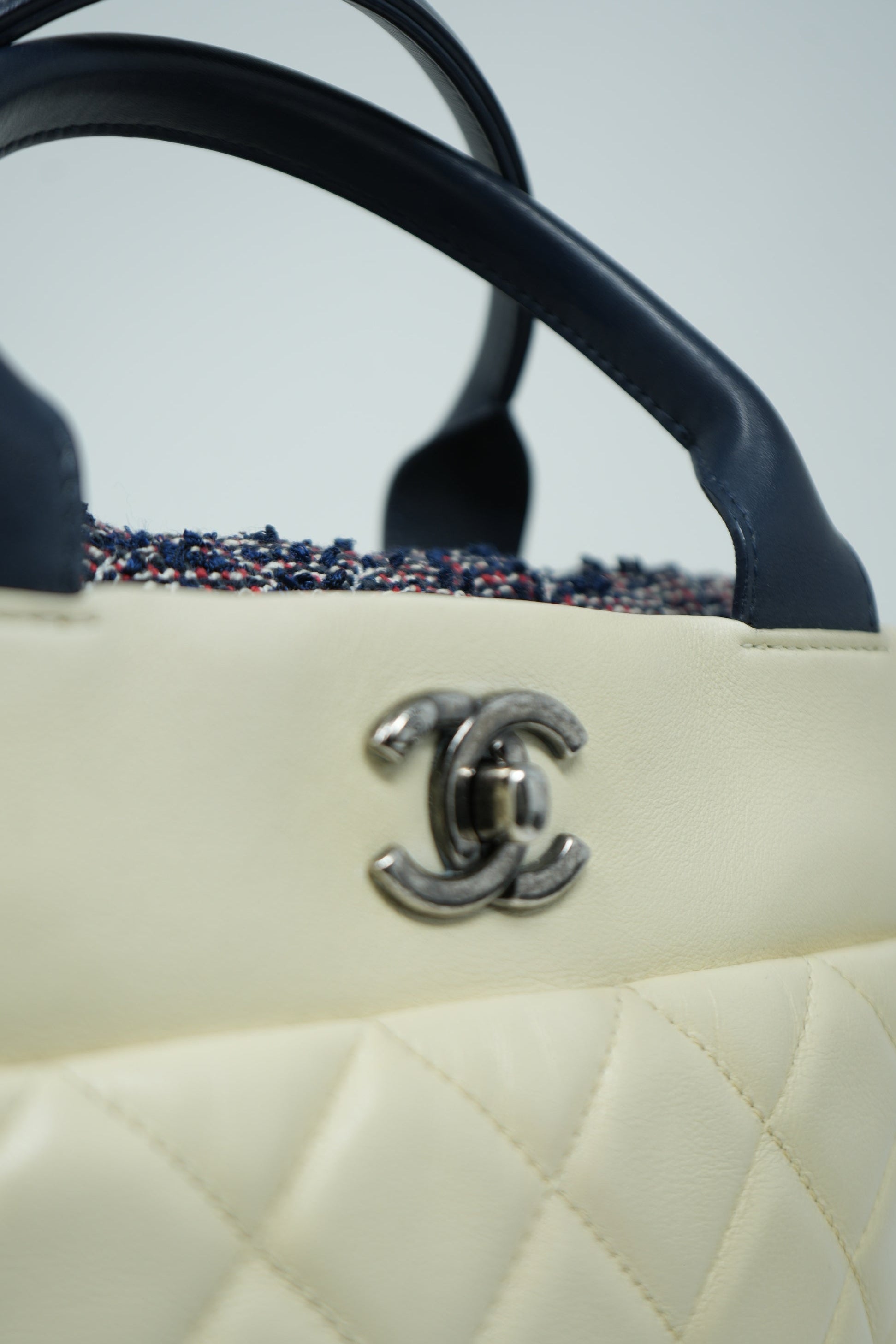 Pre-Owned Chanel 2016–2017 White Calfskin/Tweed Portobello Small Tote Bag